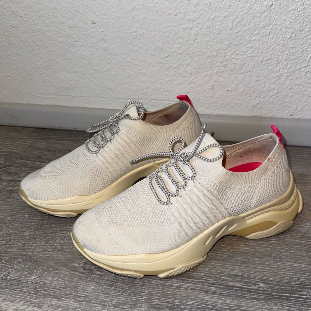 Steve Madden Chunky White Sneakers with Pink Highlights size 7.5